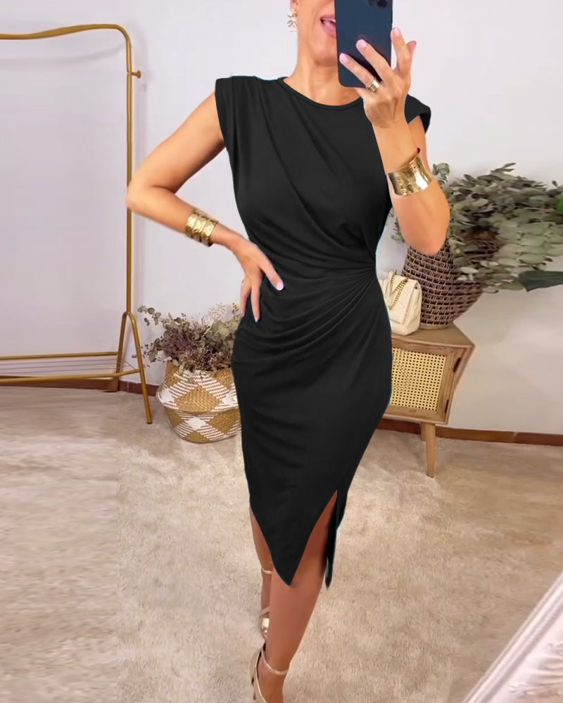 Sleeveless pleated slit solid color dress