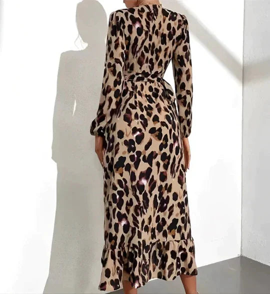 Nyla - Flattering V-Neck Leopard Print Dress