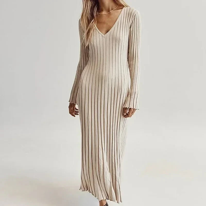 Puck - V-Neck Knitted Long Sleeve Dress