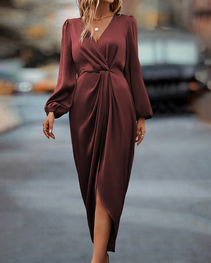 Elegant dress with lantern sleeves and v-neck