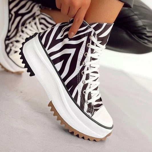 Amélie-Casey - Vibrant Platform Ankle Sneaker